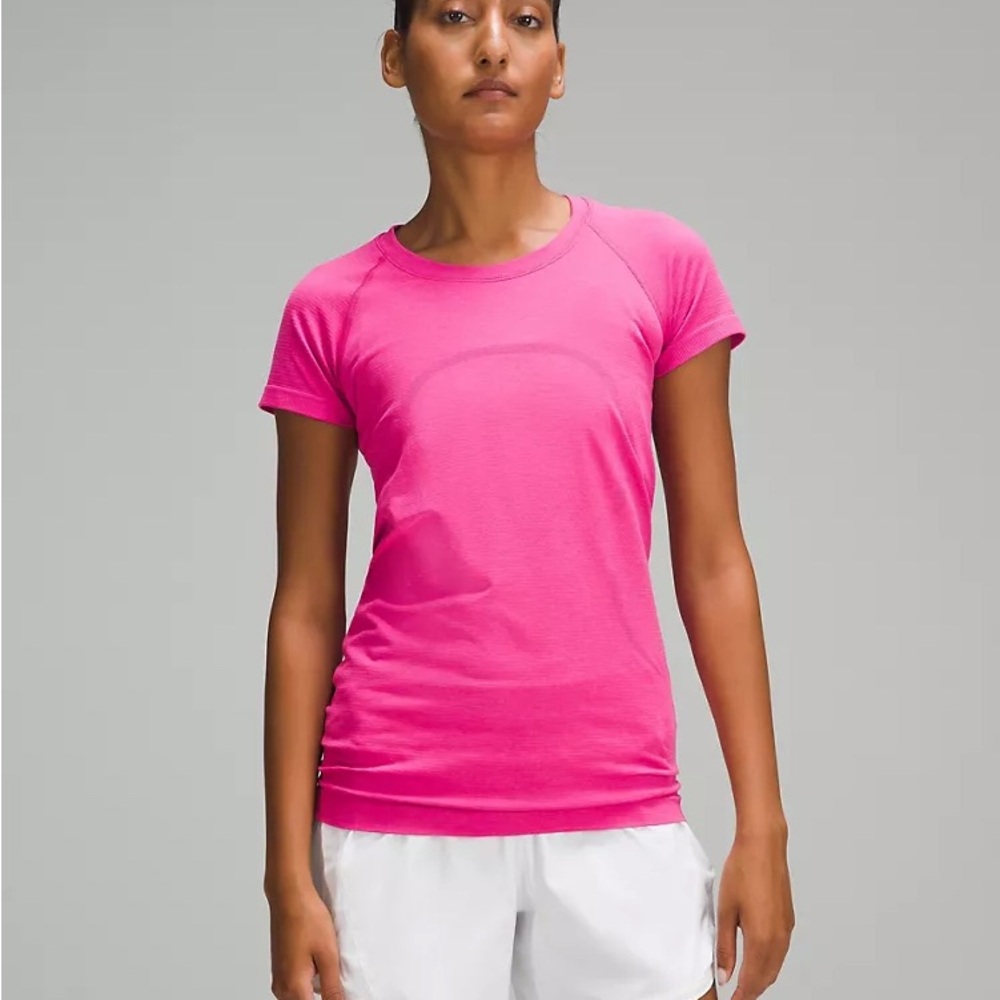 Swiftly Tech Short-Sleeve Shirt 2.0
Sonic Pink